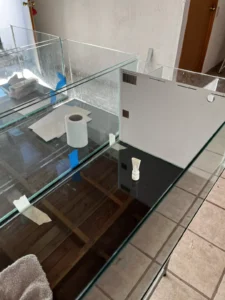 Proceso de fabricación de acuario con sidesump